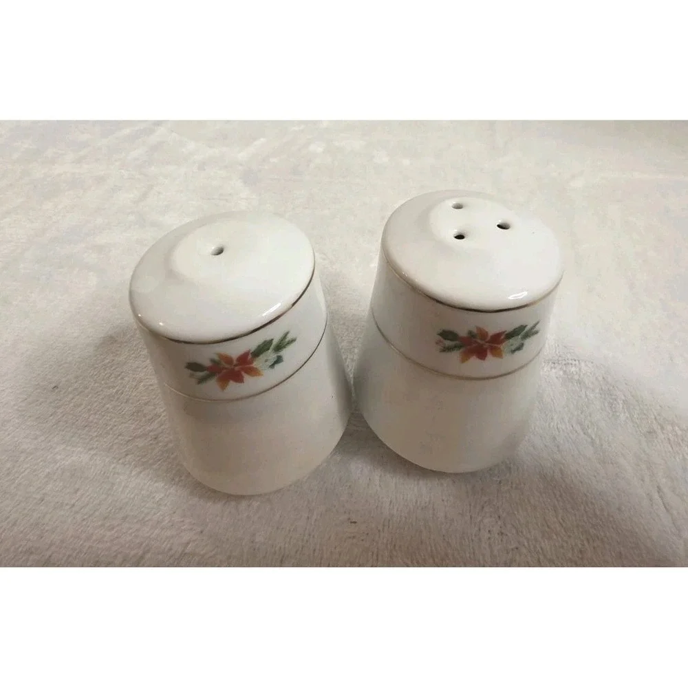 White Salt and‎ Pepper Shakers Shaker Set with Berries and Leafs ~ Gold Trim